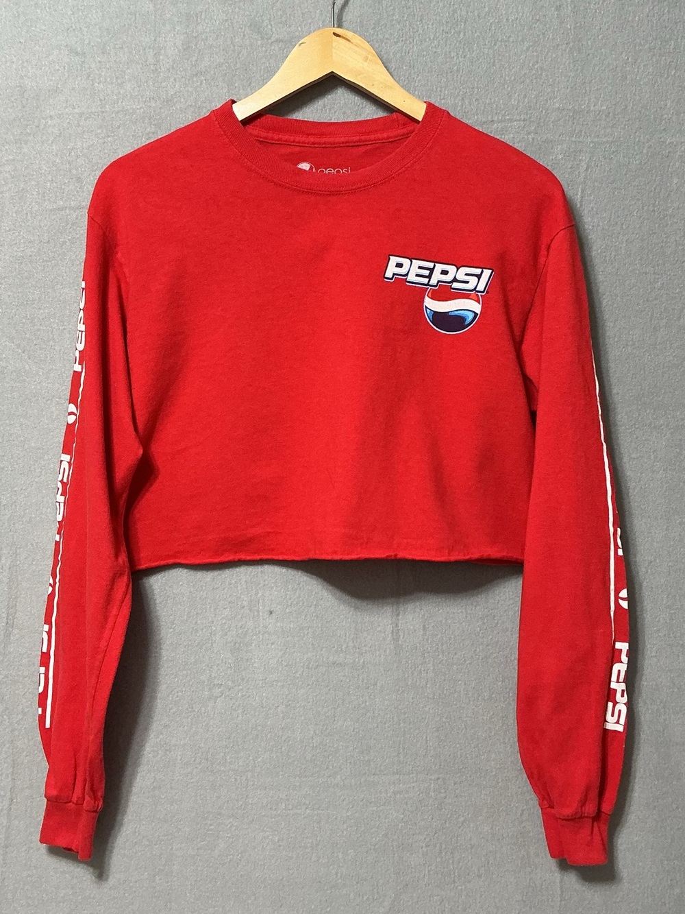 Pepsi Women’s M Red Cropped Long Sleeve Graphic Tee Logo Sleeve Print